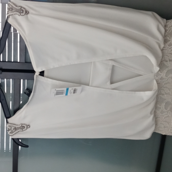 Beautiful Dress - Picture 3 of 5